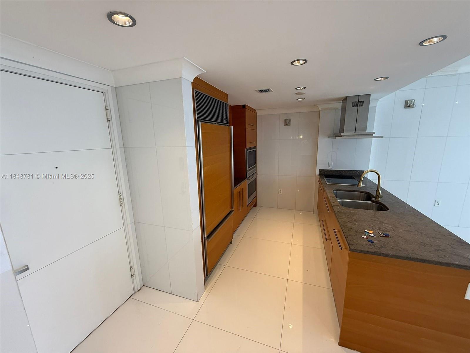 485 BRICKELL AVE # 3303