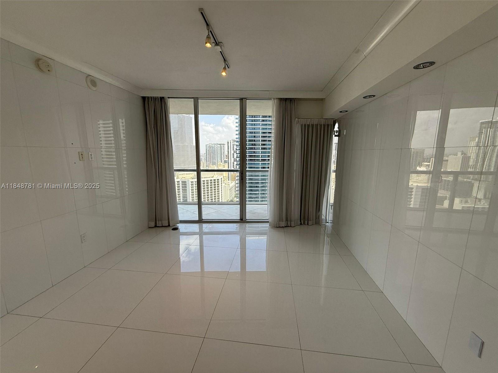 485 BRICKELL AVE # 3303
