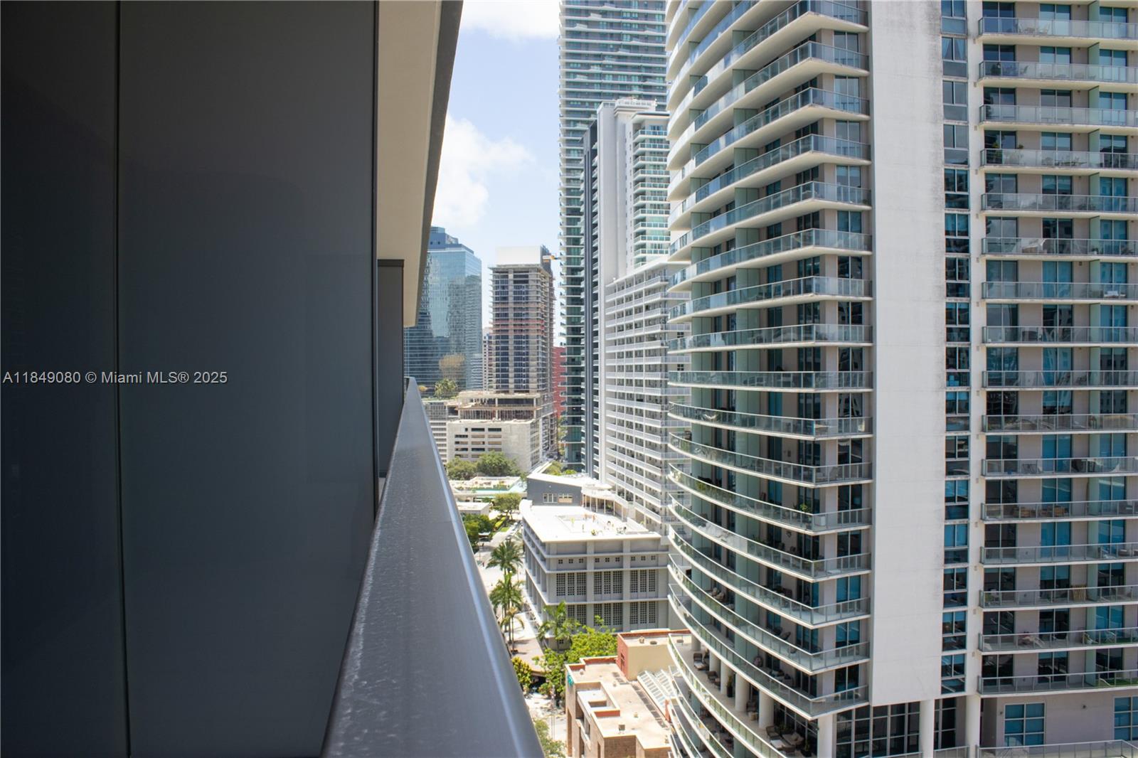 1000 Brickell Plz # 1906