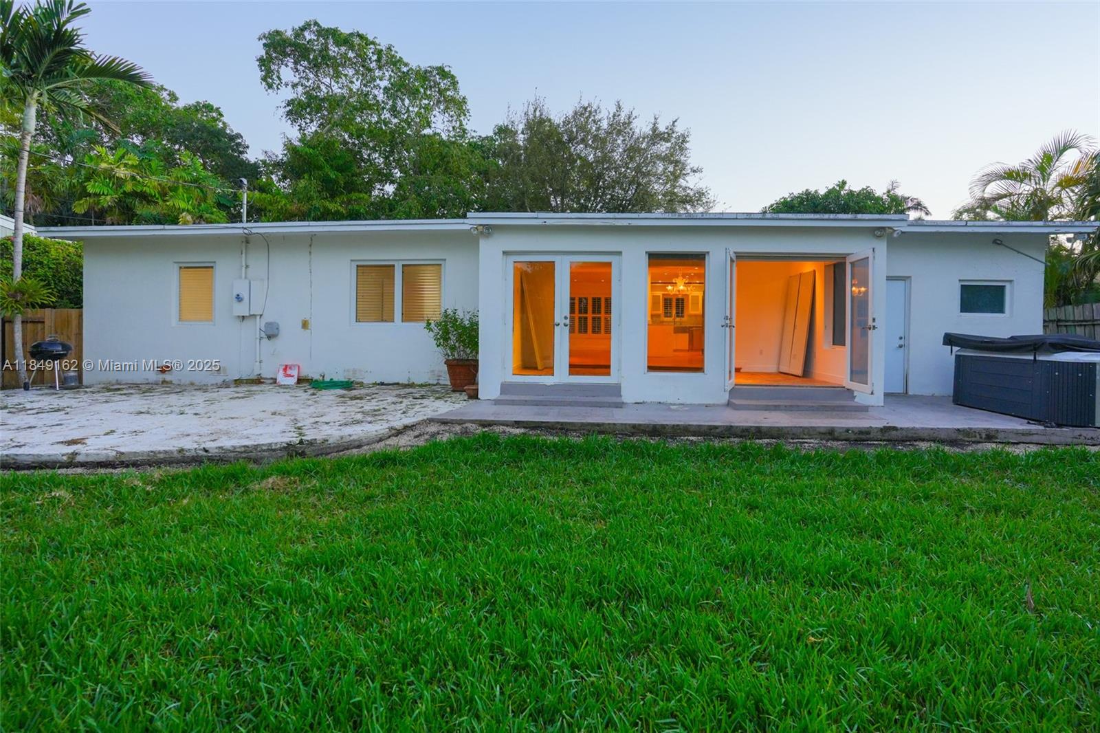 355 Redwood Ln