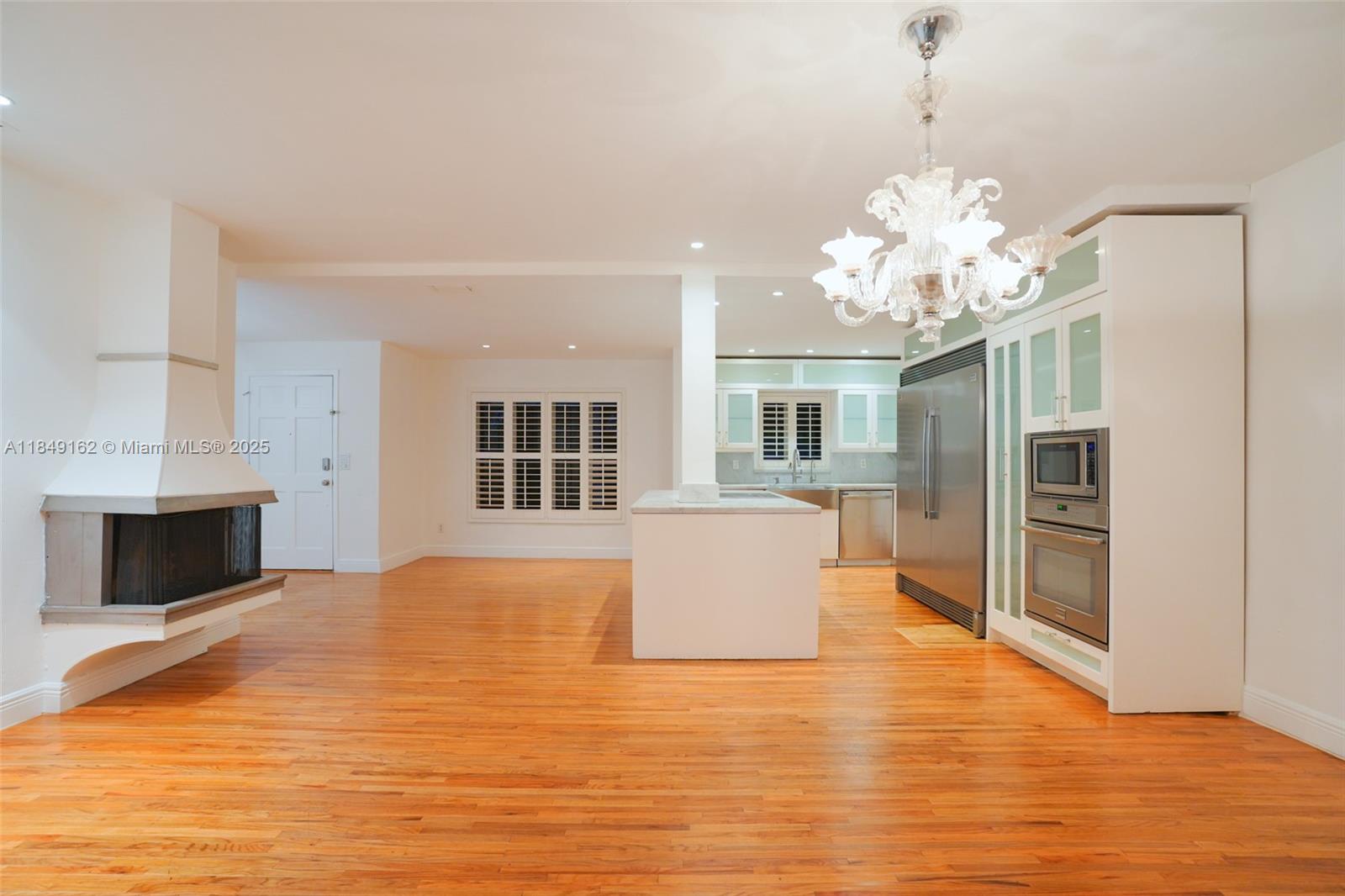 355 Redwood Ln