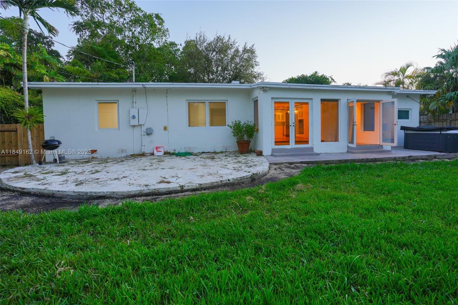 355 Redwood Ln