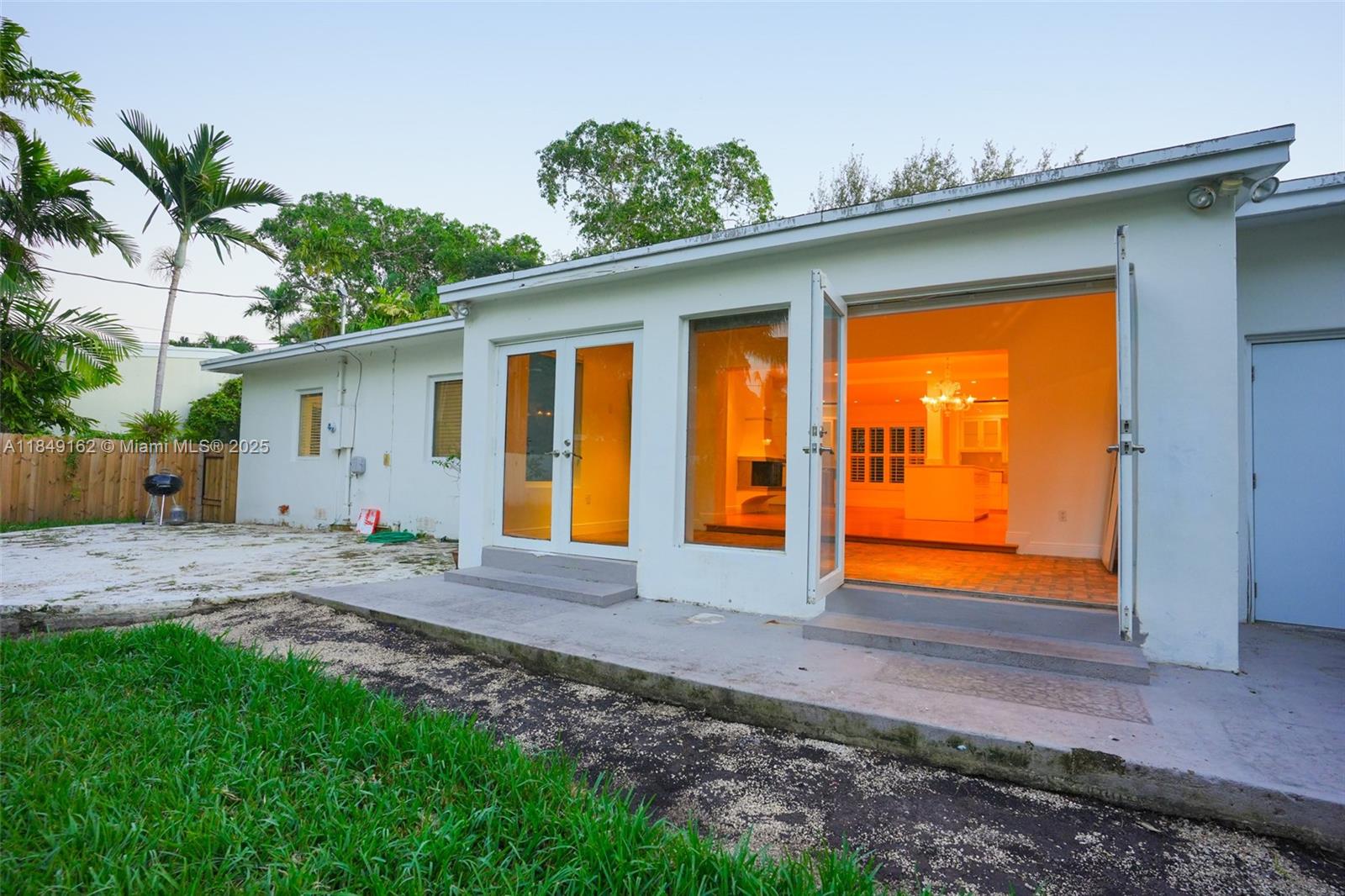 355 Redwood Ln