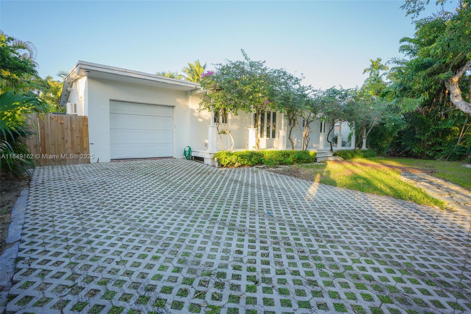 355 Redwood Ln