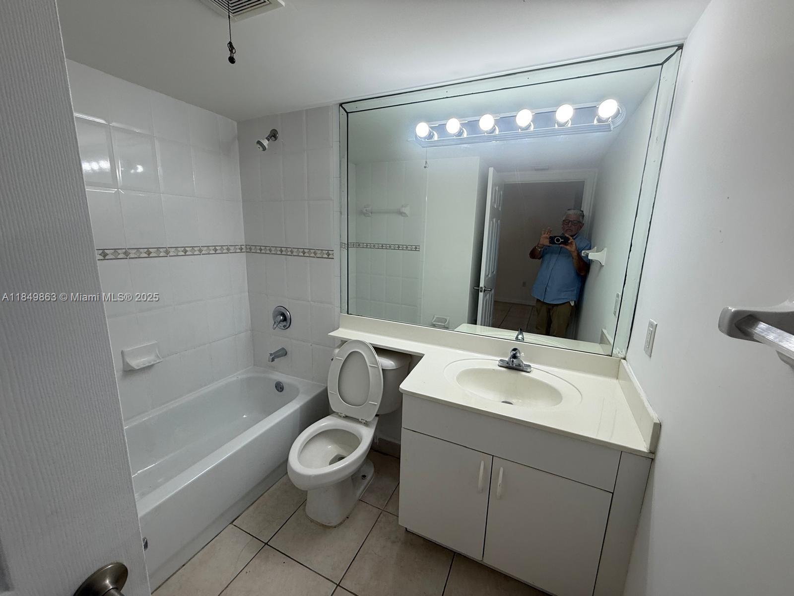 2415 NW 16 ST RD # 1 Unit: 202-1