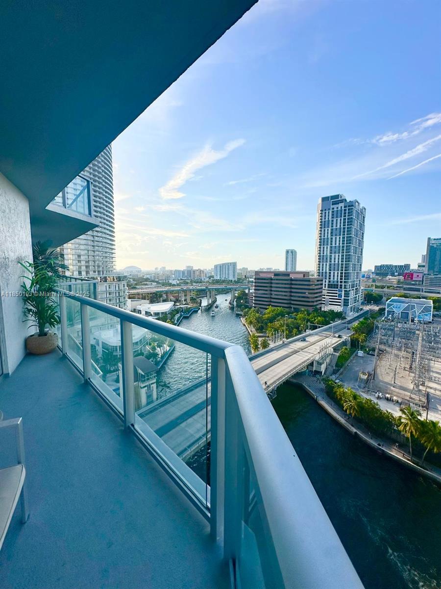 185 SW 7th St # 1505