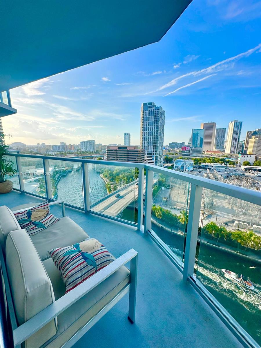 185 SW 7th St # 1505