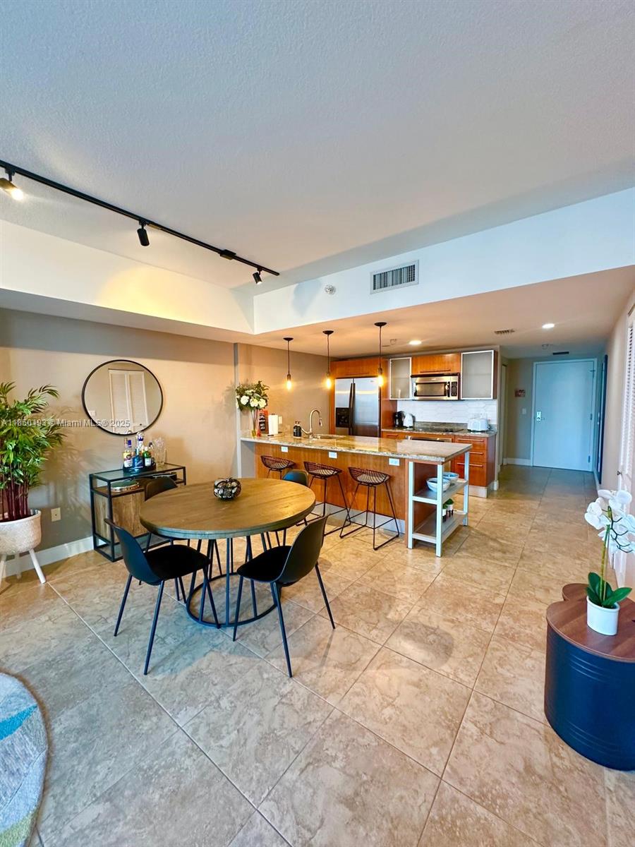 185 SW 7th St # 1505