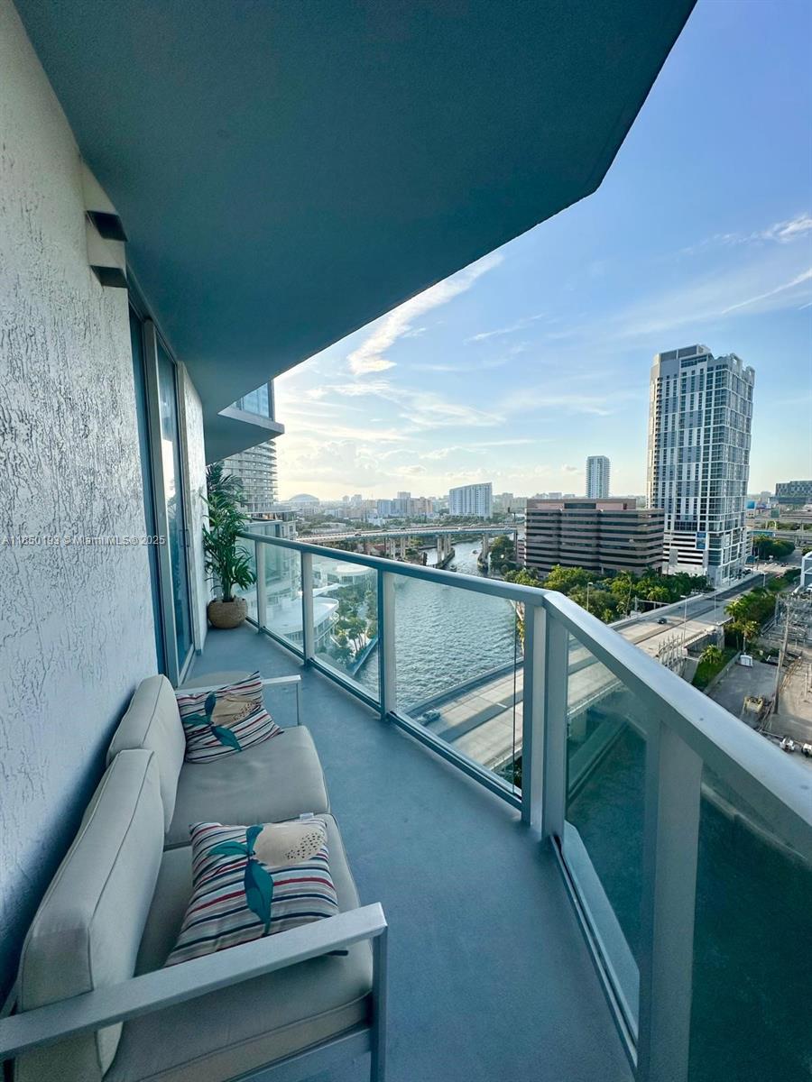 185 SW 7th St # 1505