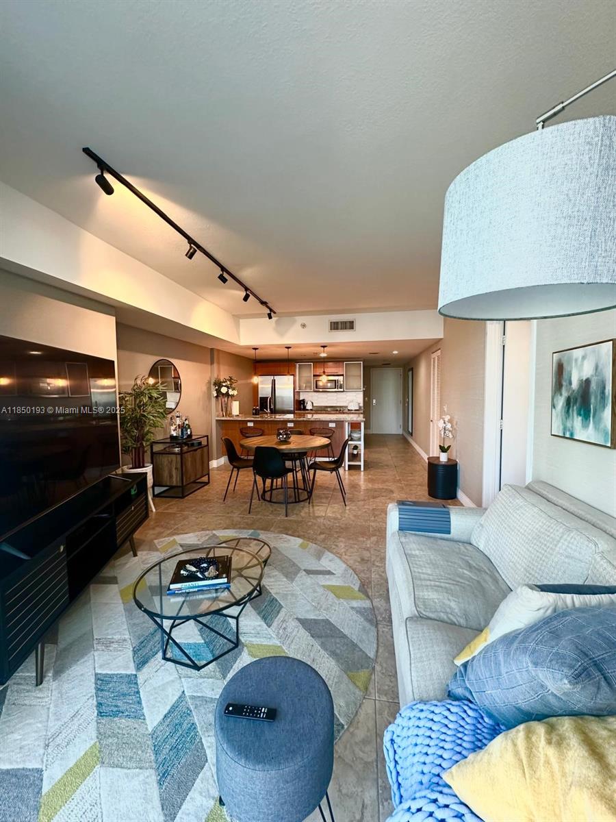 185 SW 7th St # 1505