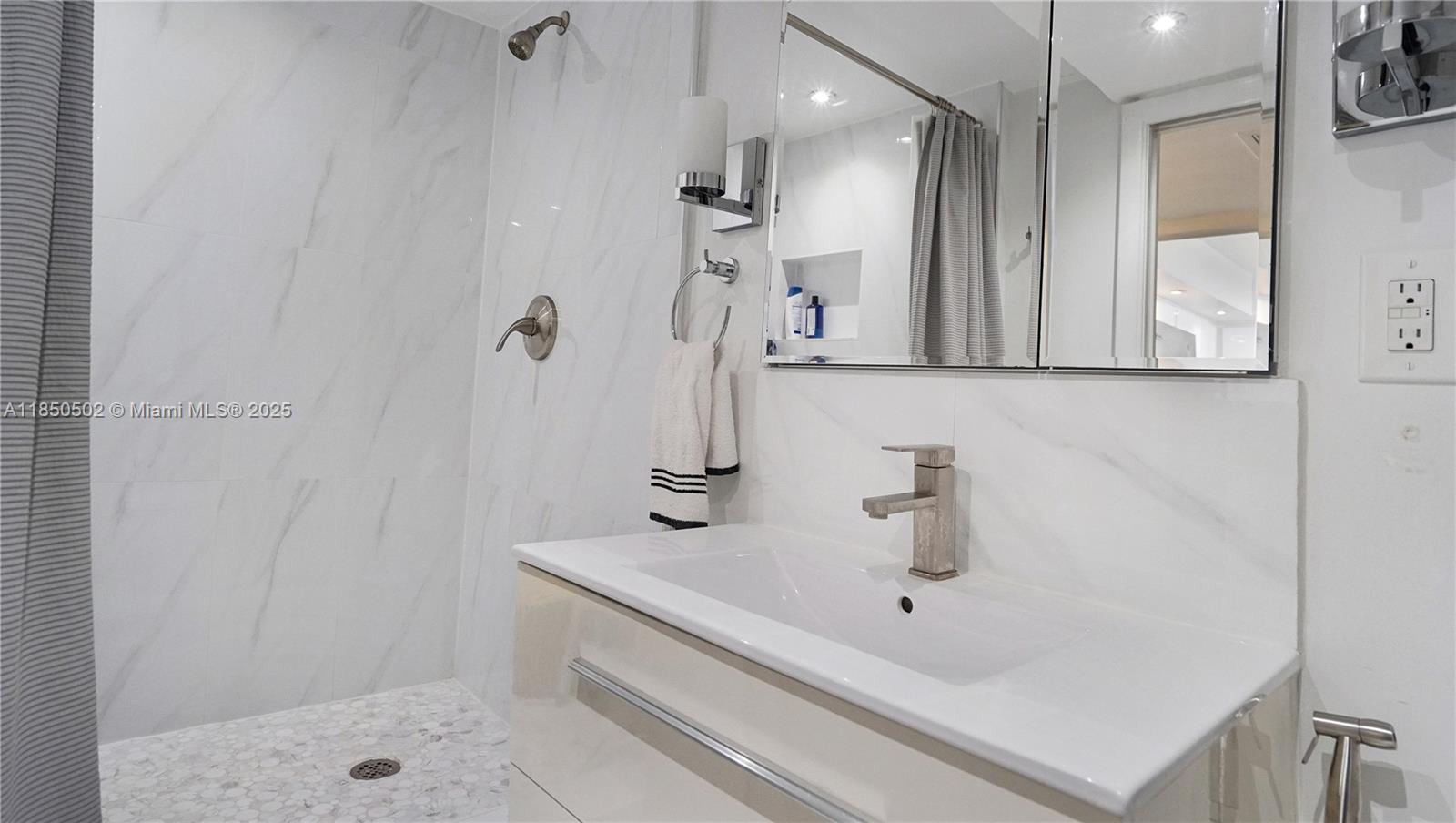 6450 Collins Ave # 1103