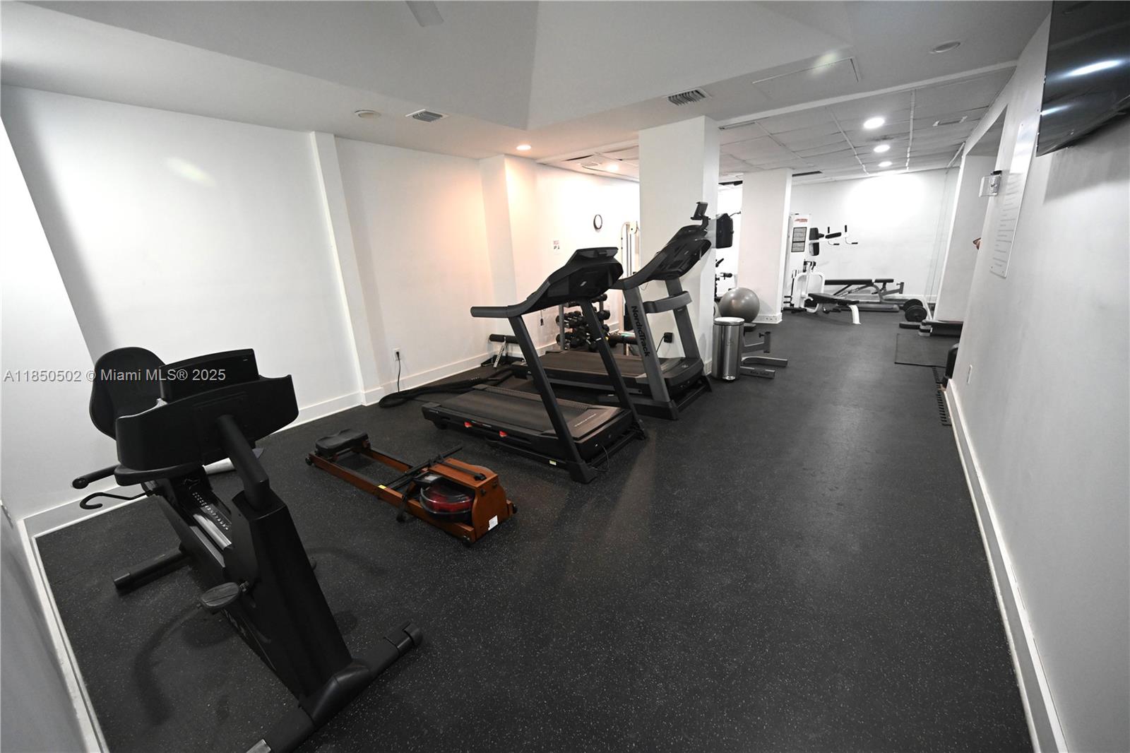 6450 Collins Ave # 1103