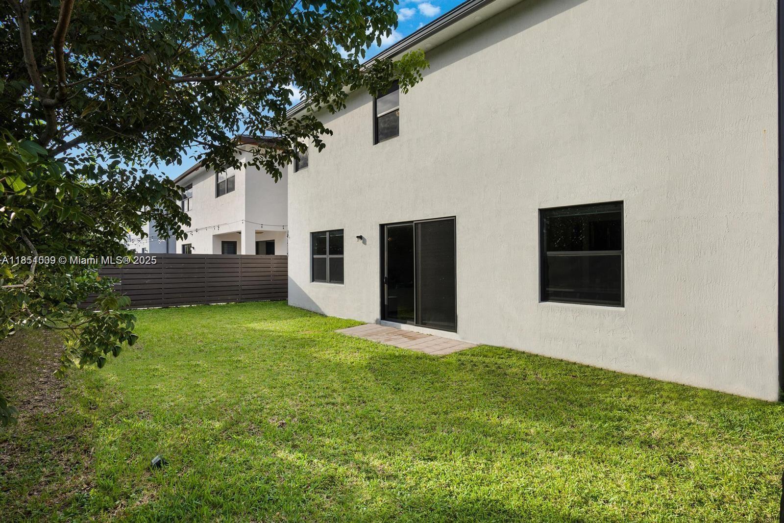 8814 NW 154th Ter