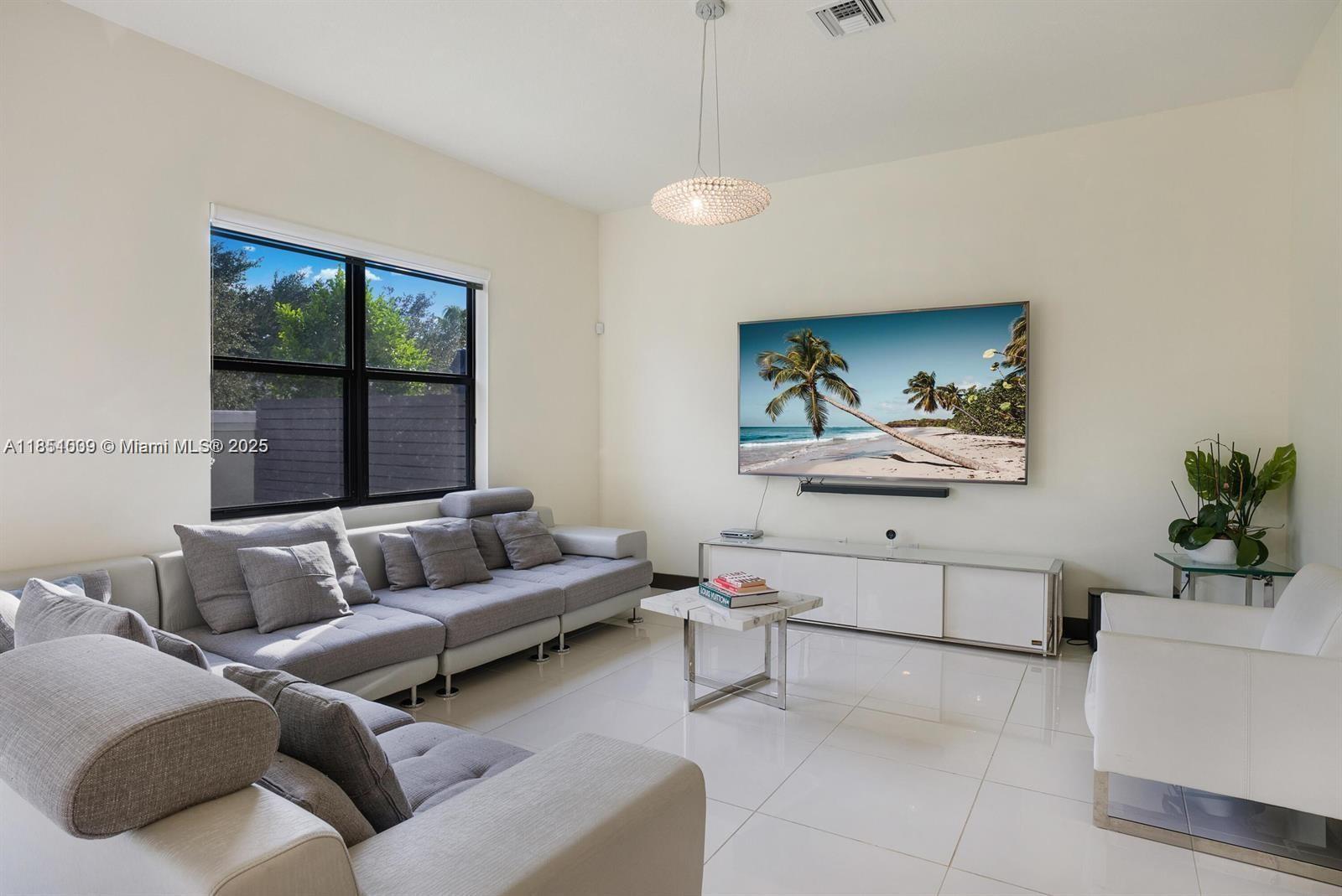 8814 NW 154th Ter