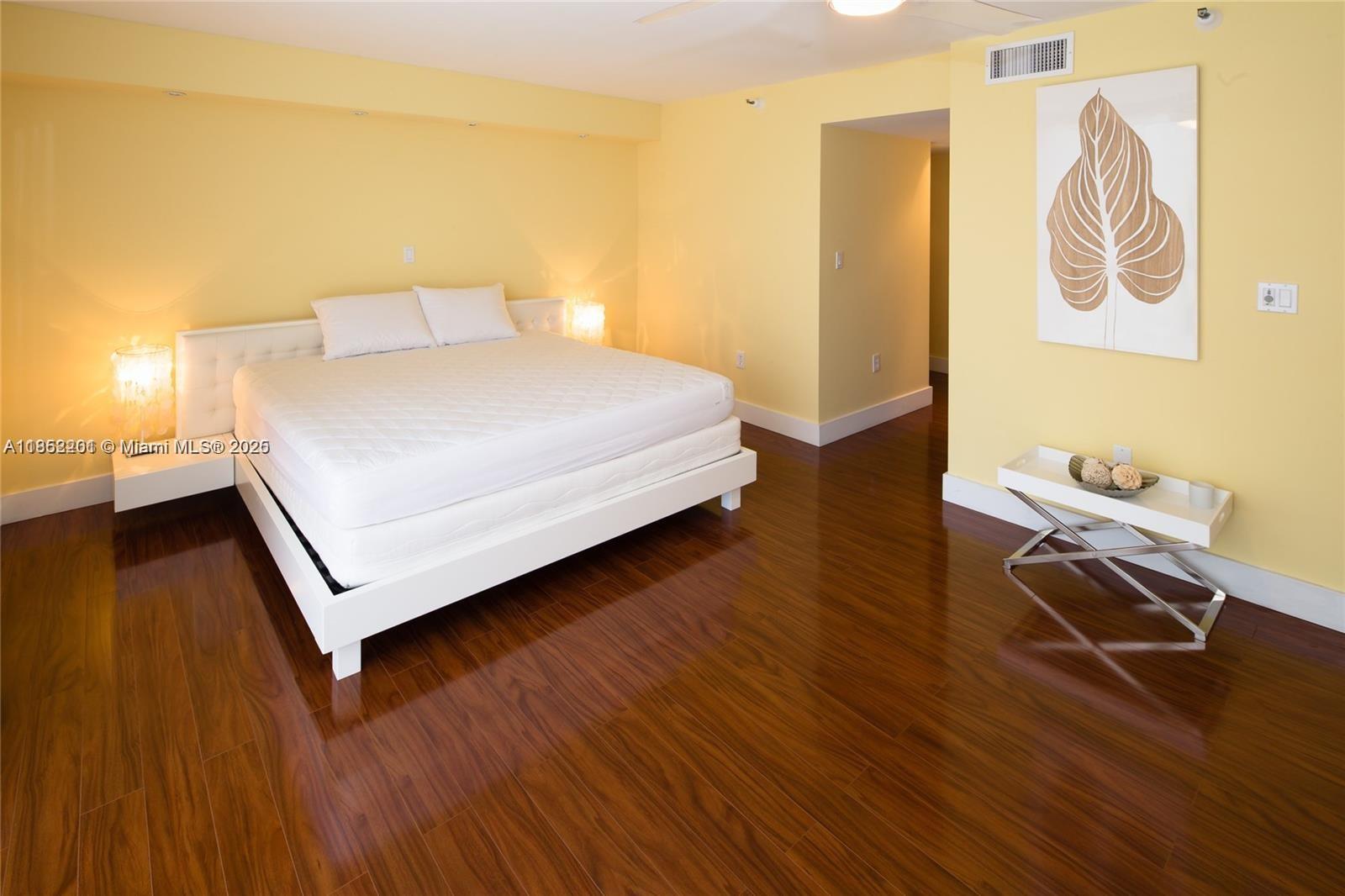 15645 Collins Ave # 601