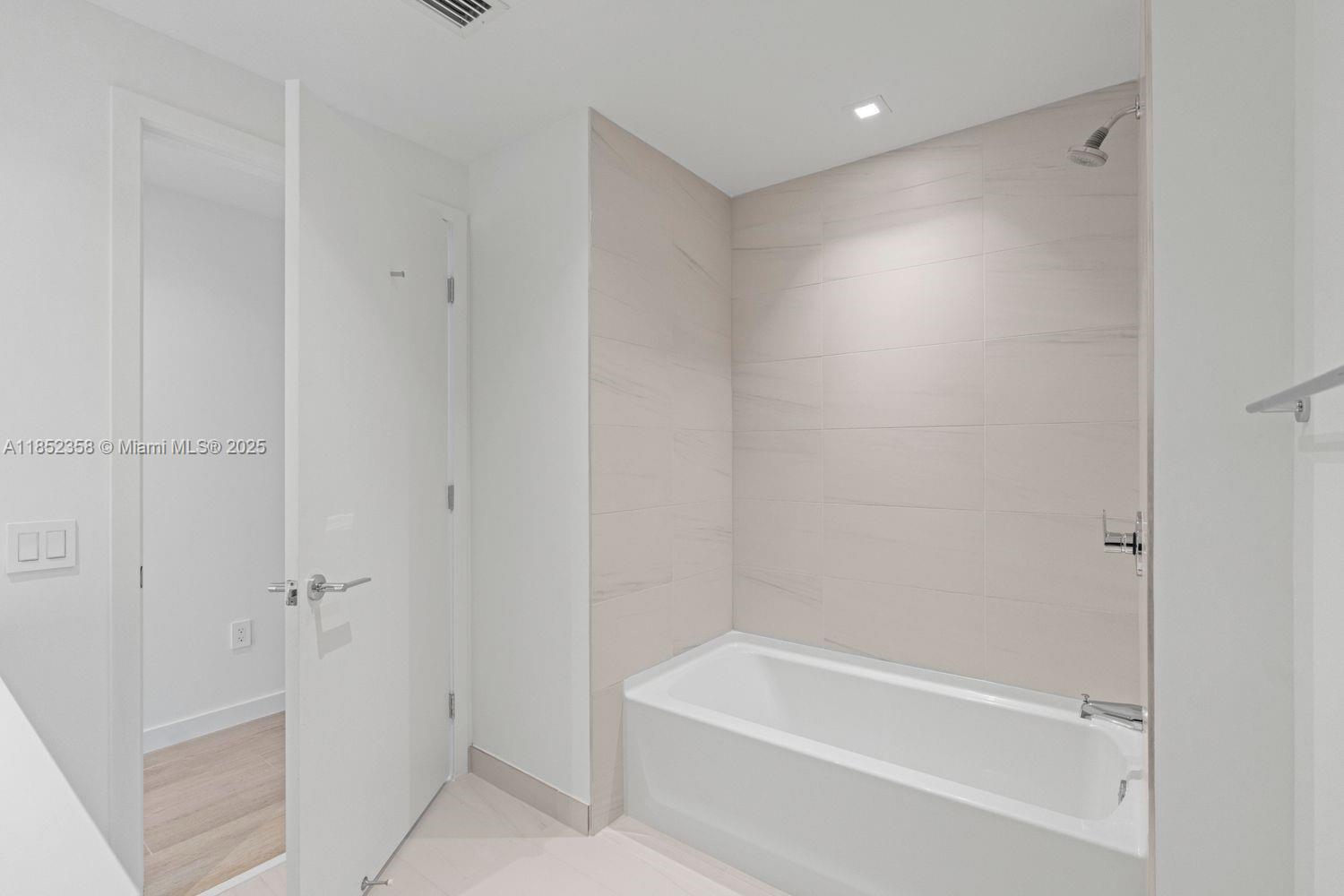 1116 N Ocean Blvd # 304