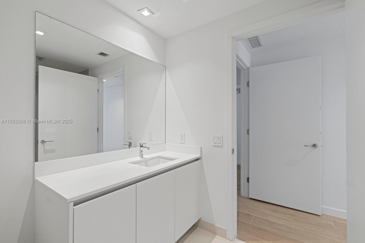 1116 N Ocean Blvd # 304