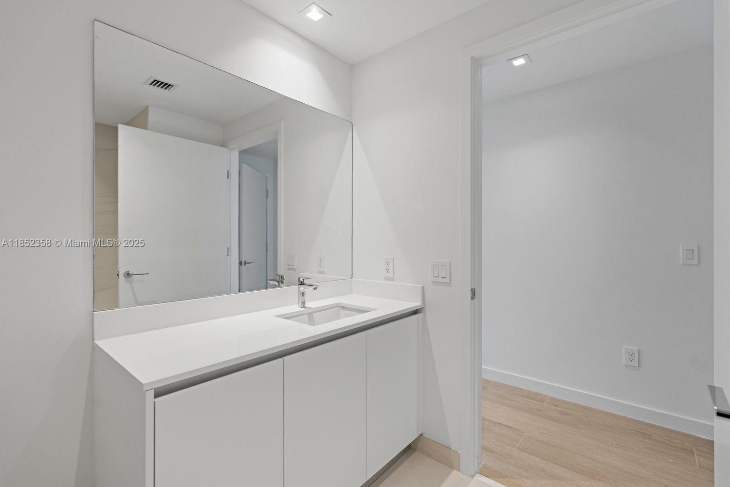1116 N Ocean Blvd # 304
