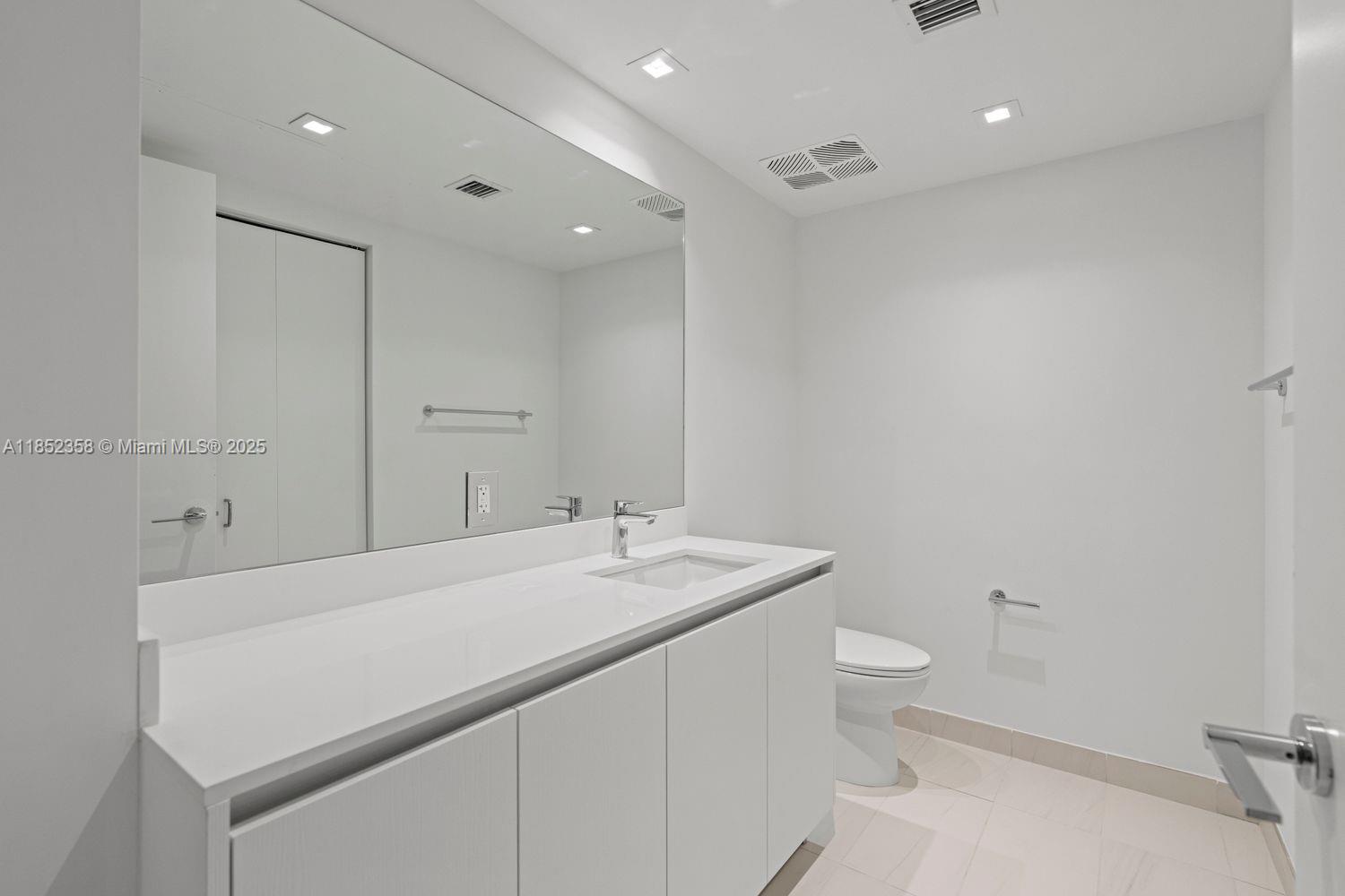 1116 N Ocean Blvd # 304