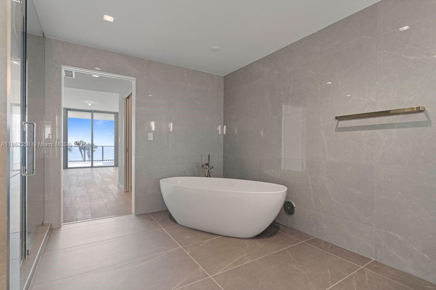 1116 N Ocean Blvd # 304