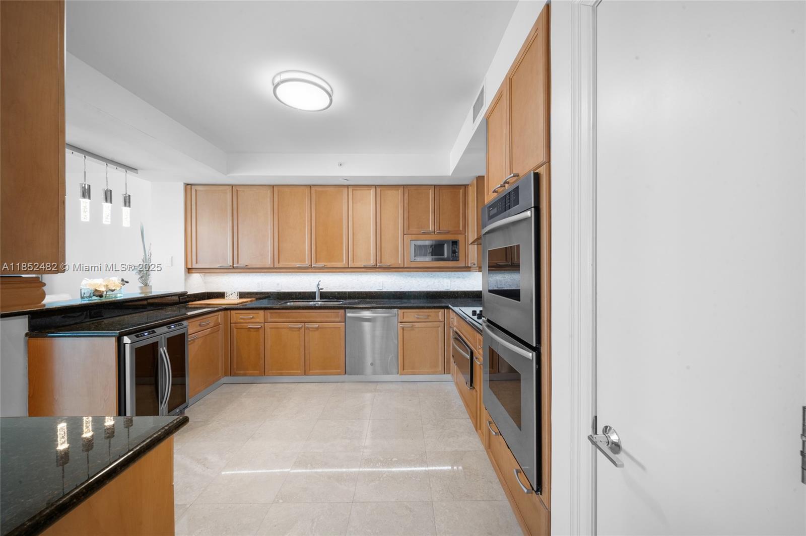 20201 E Country Club Dr # 1404