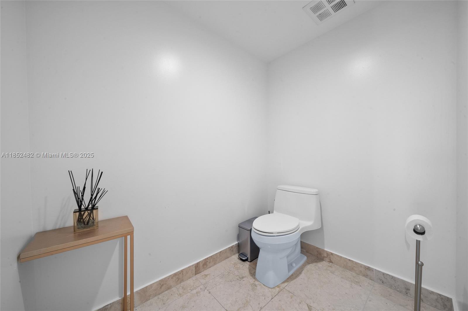 20201 E Country Club Dr # 1404