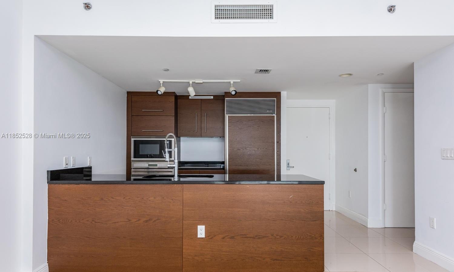 465 Brickell Ave # 3806
