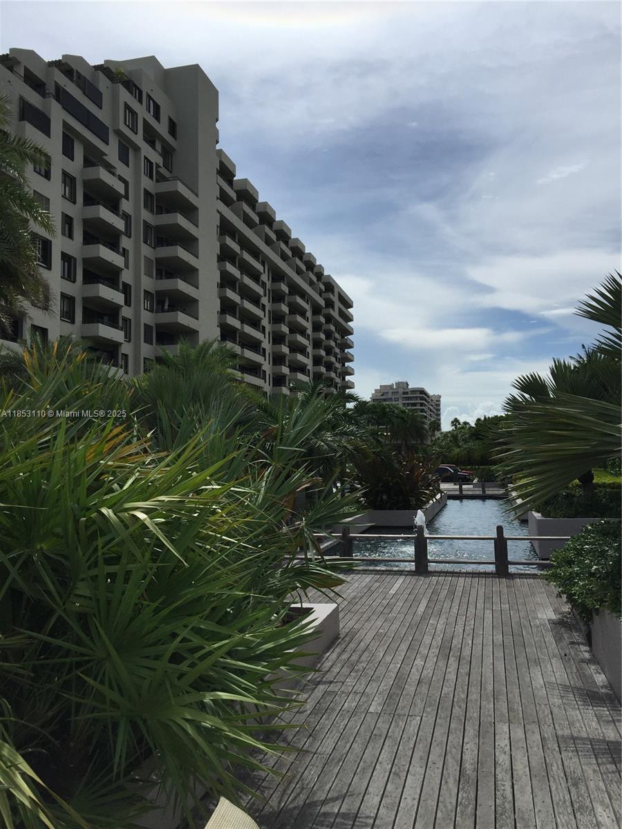 201 Crandon Blvd # 207