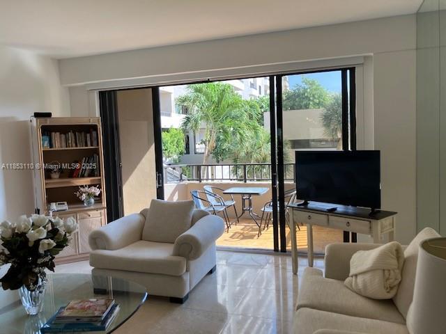 201 Crandon Blvd # 207