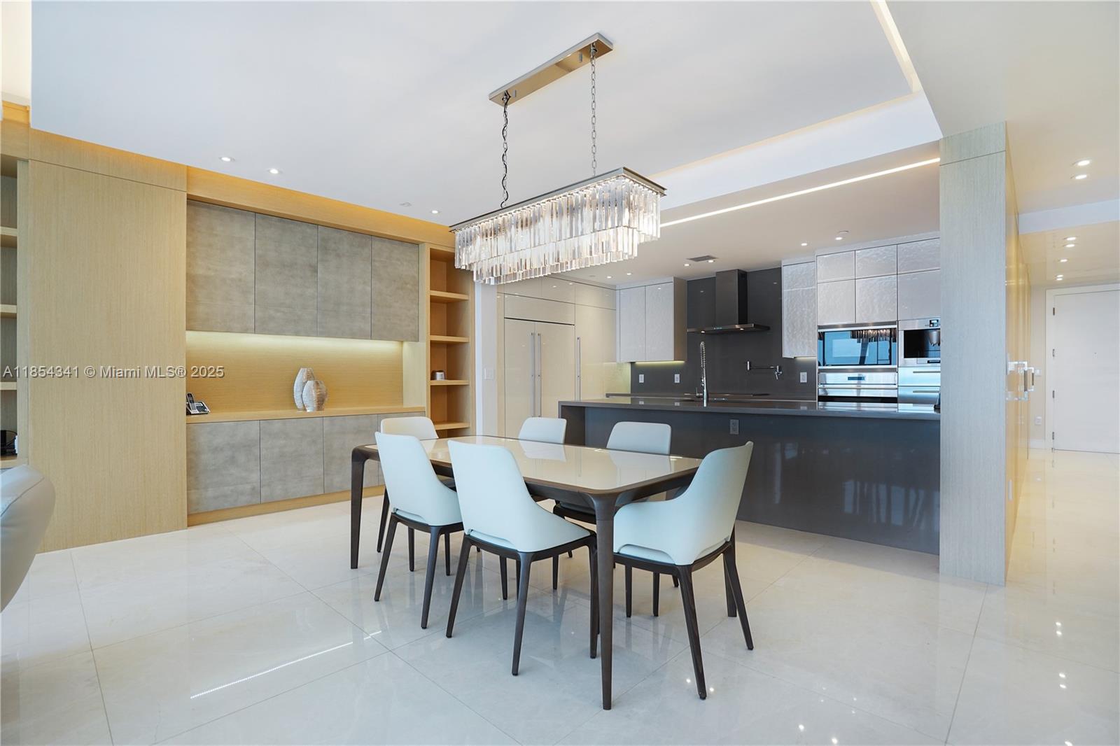 17475 Collins Ave # 601