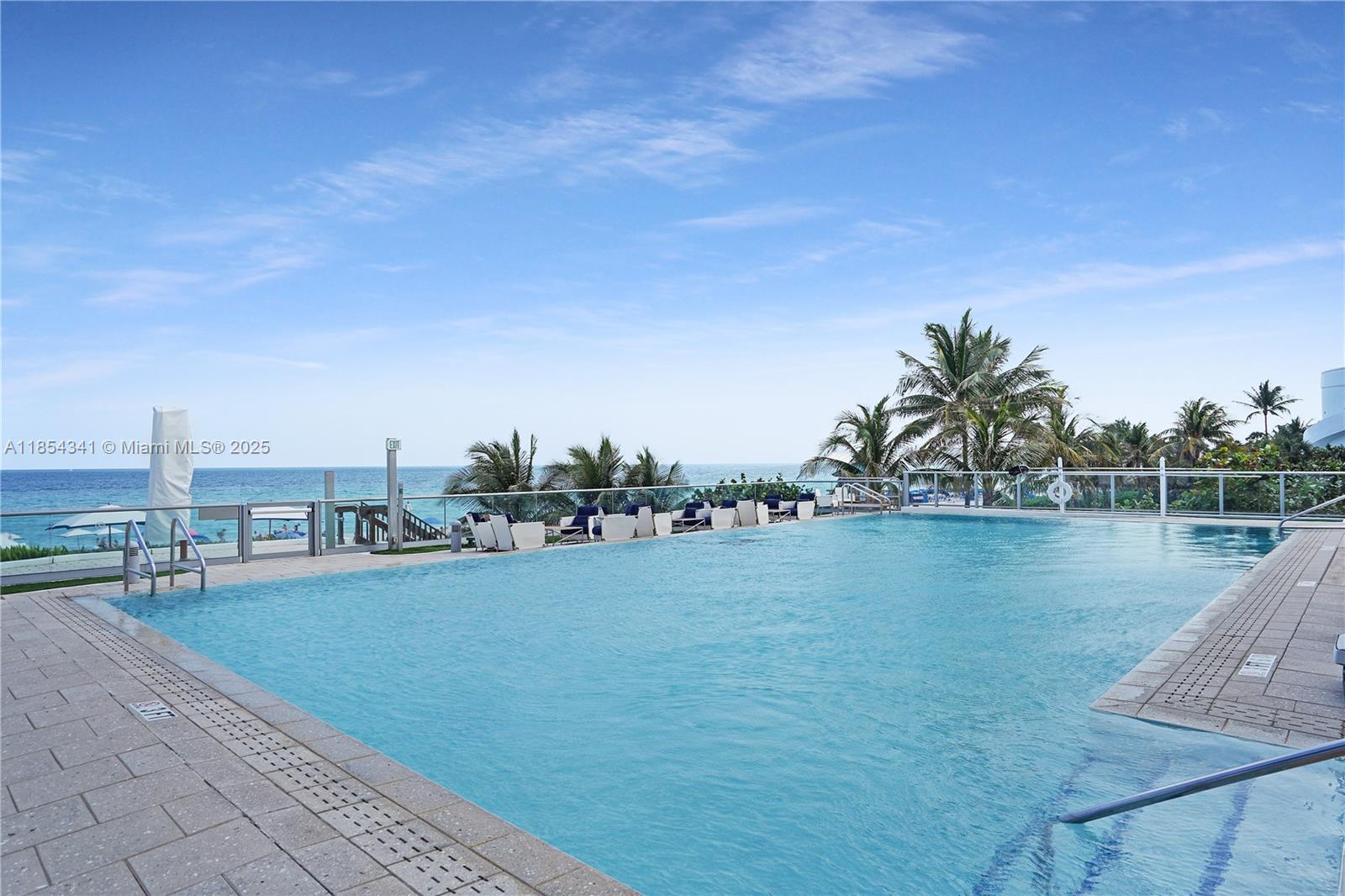 17475 Collins Ave # 601