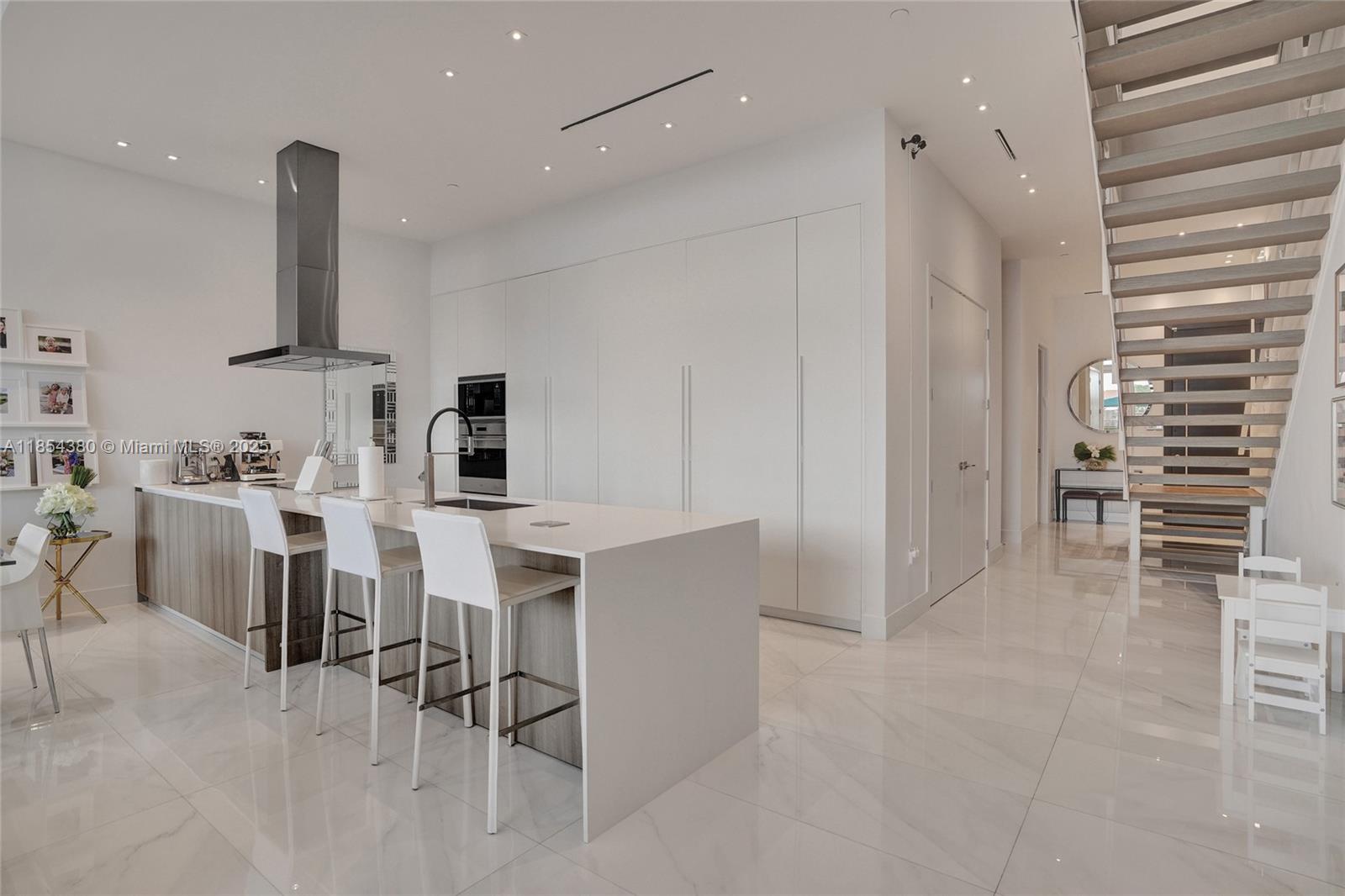 3750 Yacht Club Dr Unit: TH2