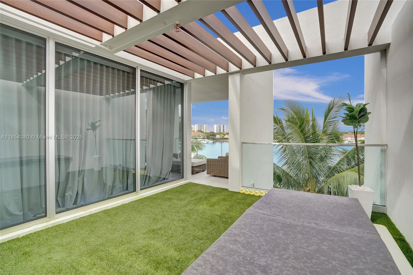 3750 Yacht Club Dr Unit: TH2