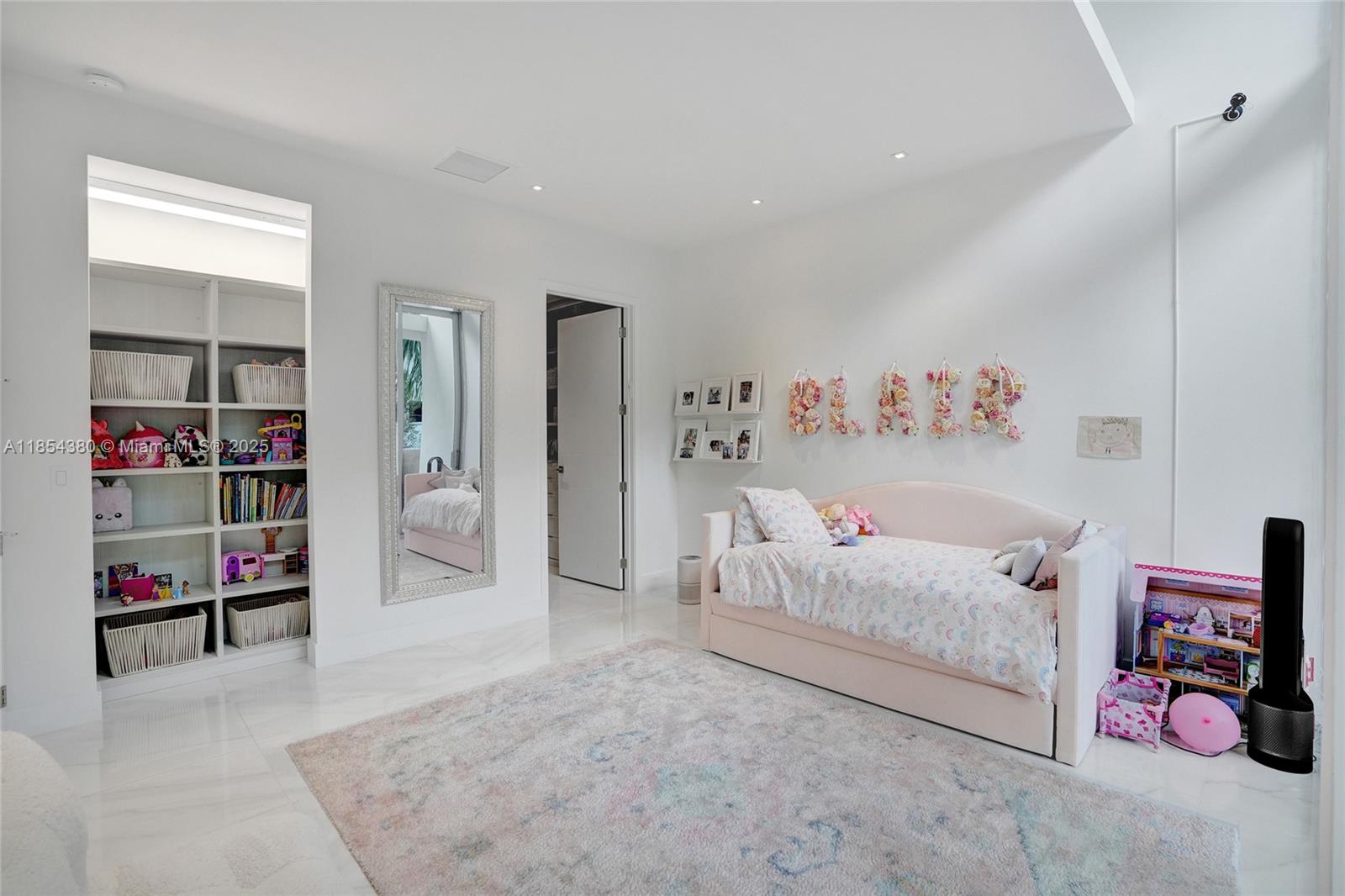 3750 Yacht Club Dr Unit: TH2