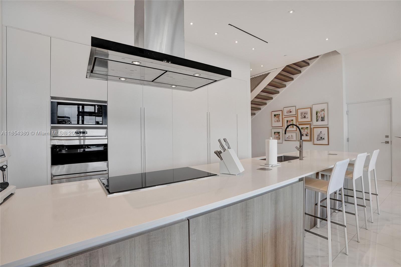 3750 Yacht Club Dr Unit: TH2