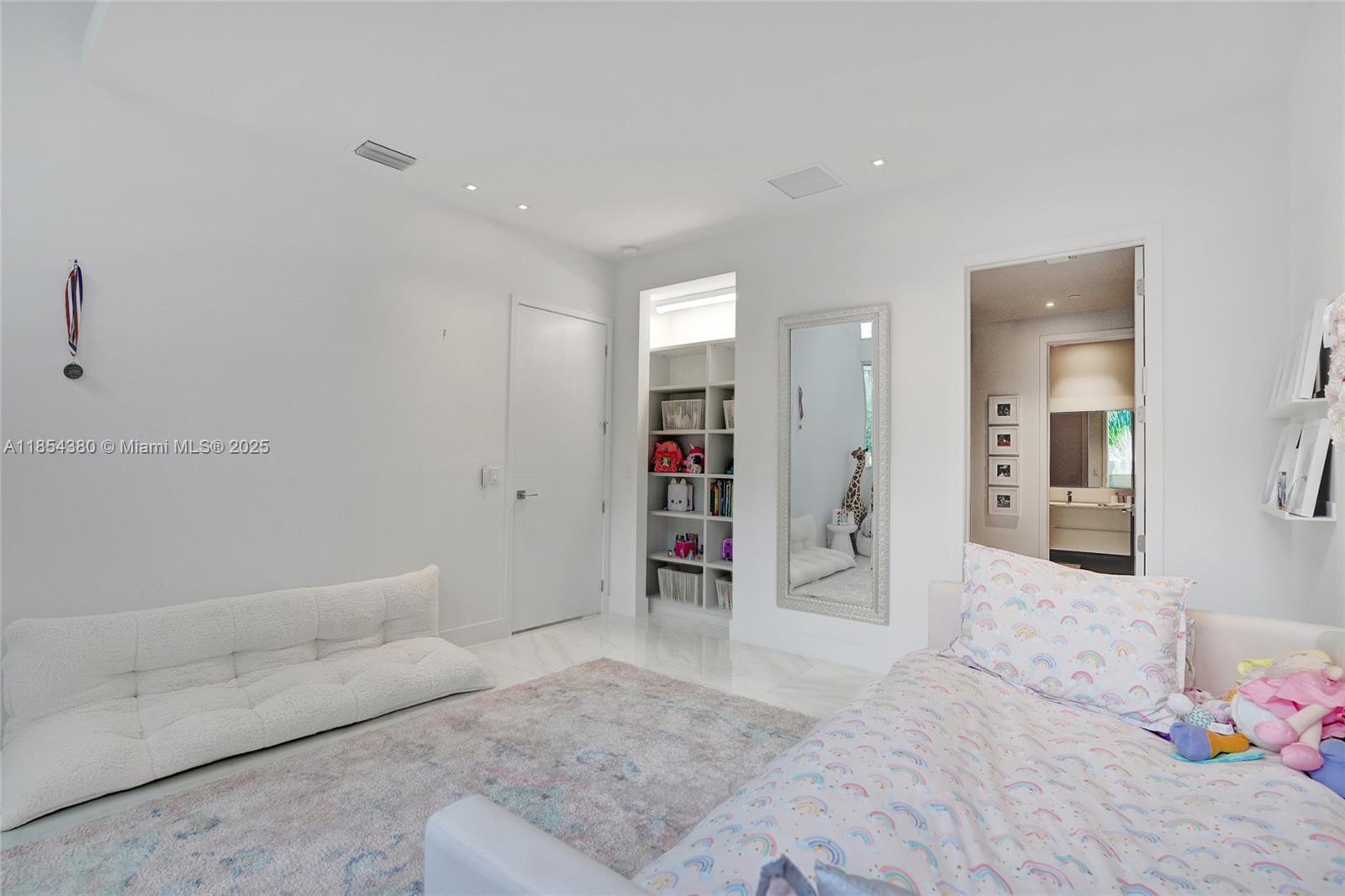 3750 Yacht Club Dr Unit: TH2