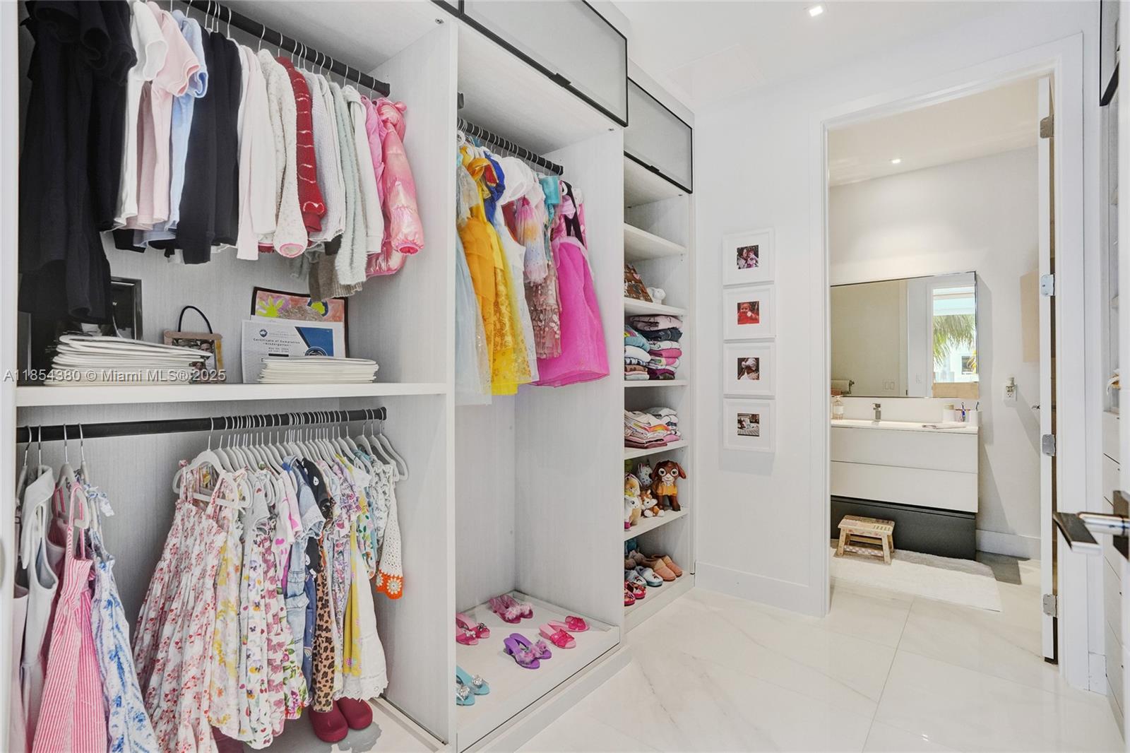 3750 Yacht Club Dr Unit: TH2