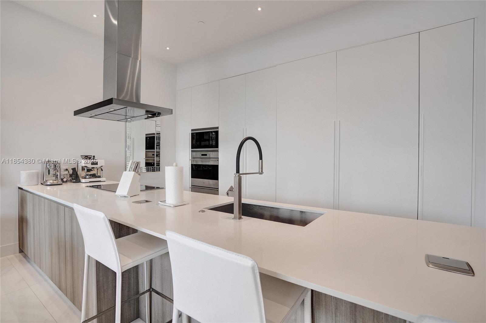 3750 Yacht Club Dr Unit: TH2