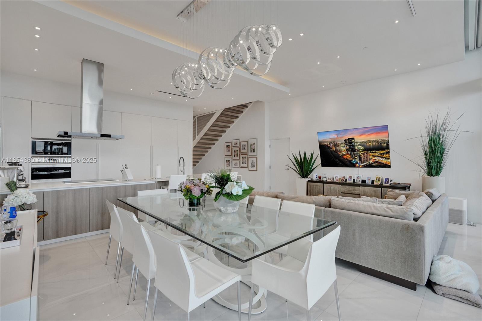 3750 Yacht Club Dr Unit: TH2