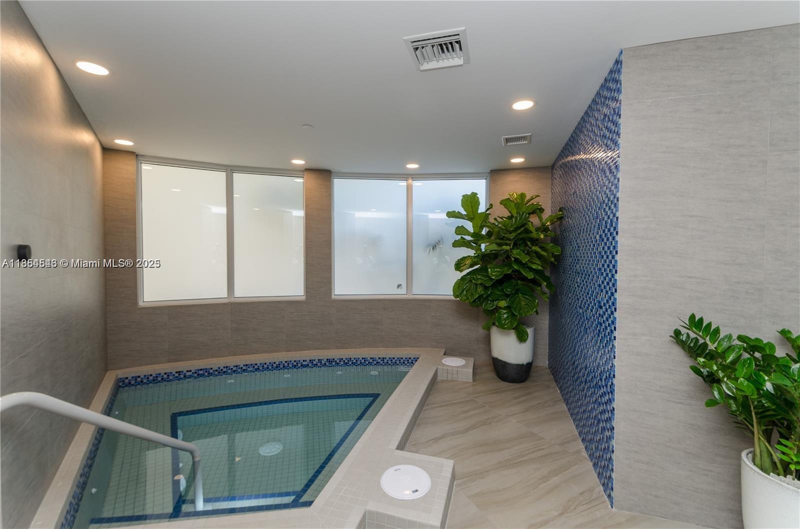 20281 E Country Club Dr # 1008