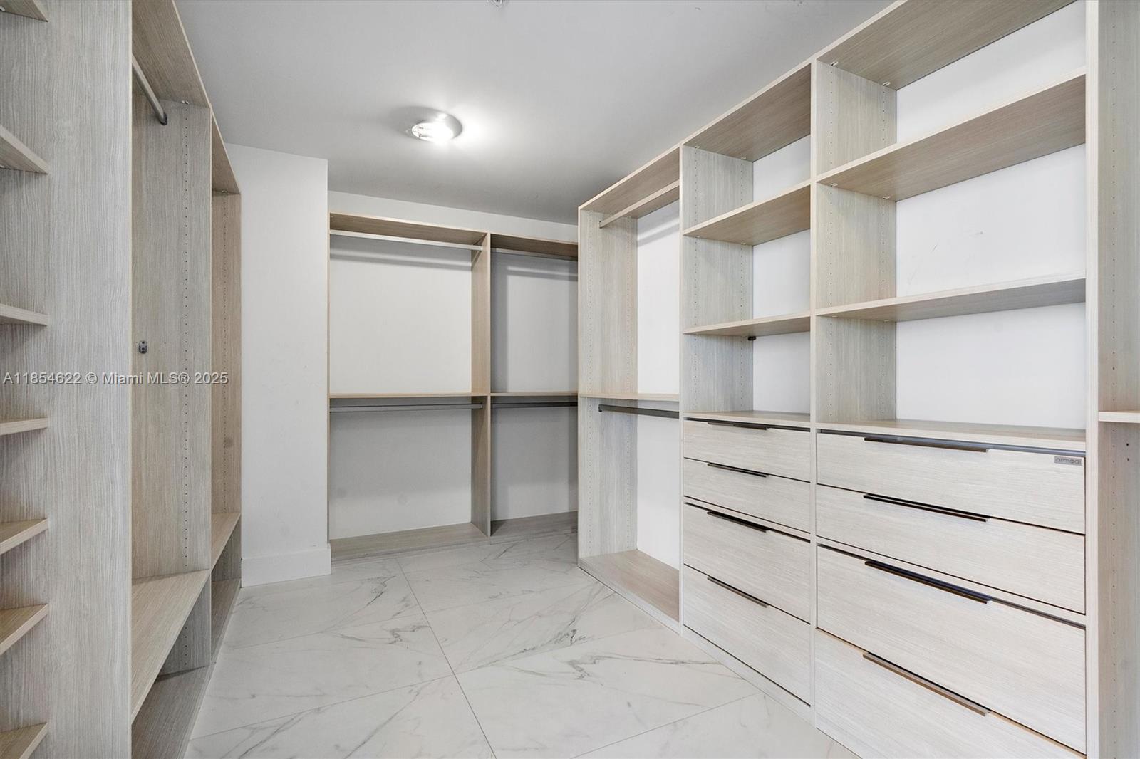17301 Biscayne Blvd # 1907