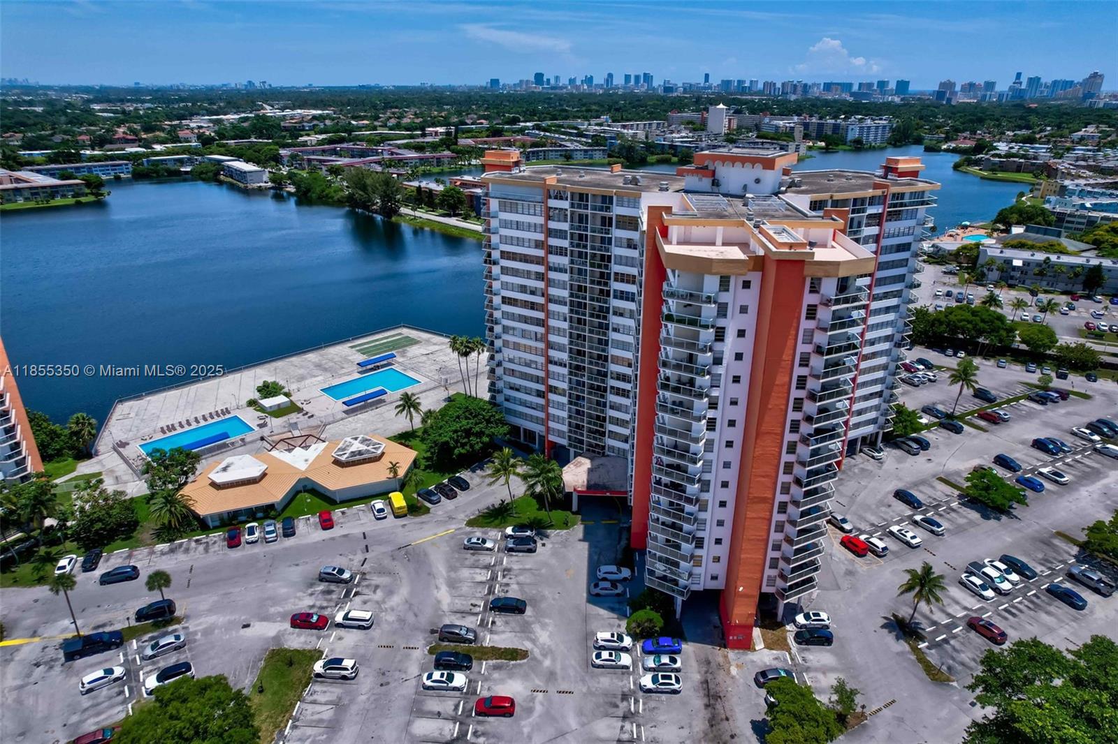 1351 NE Miami Gardens Dr Unit: 1712E