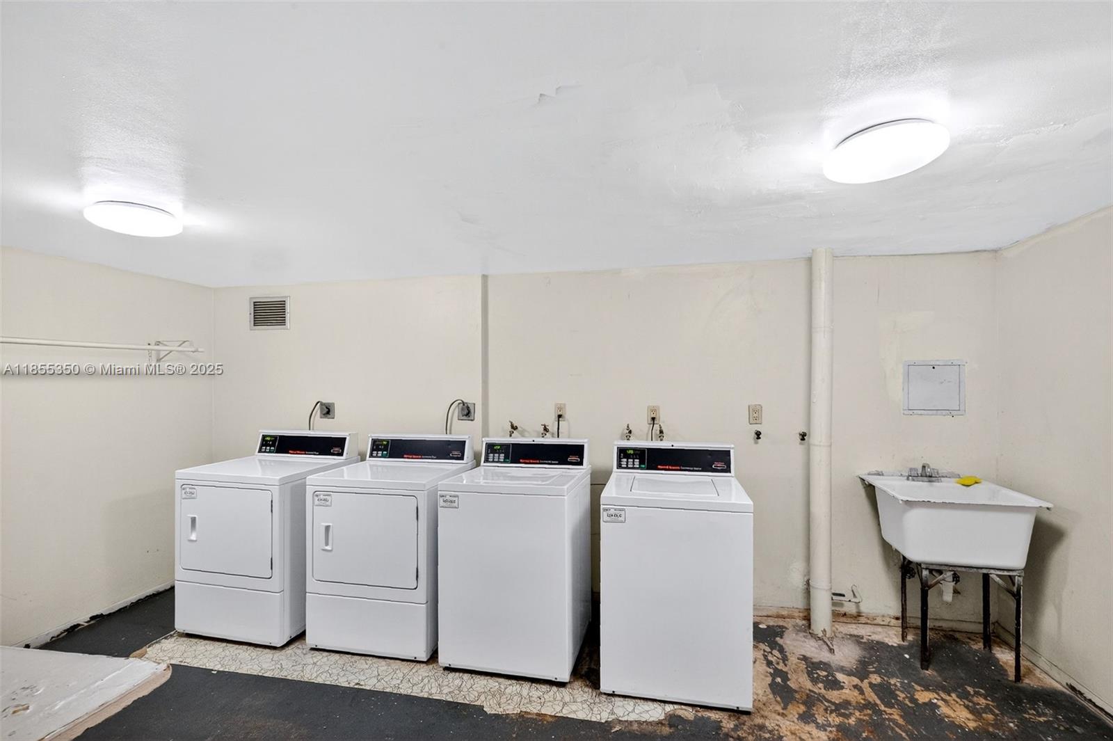 1351 NE Miami Gardens Dr Unit: 1712E