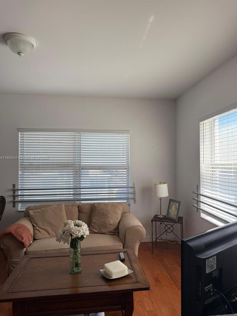 1542 Drexel Ave # 301