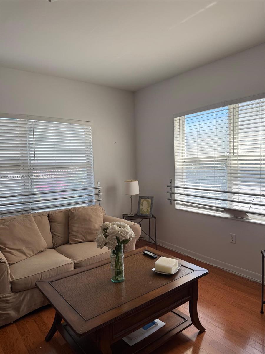 1542 Drexel Ave # 301