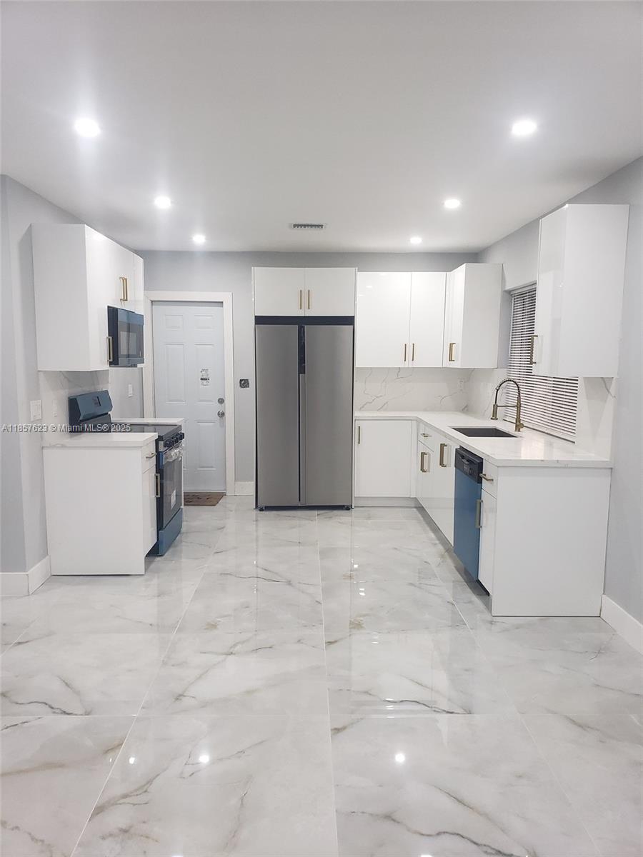 270 NE 162nd St