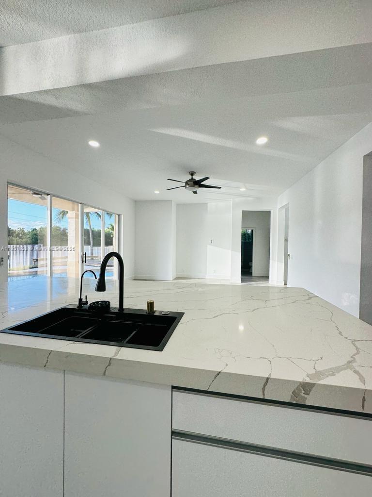 1887 Harbor View Cir
