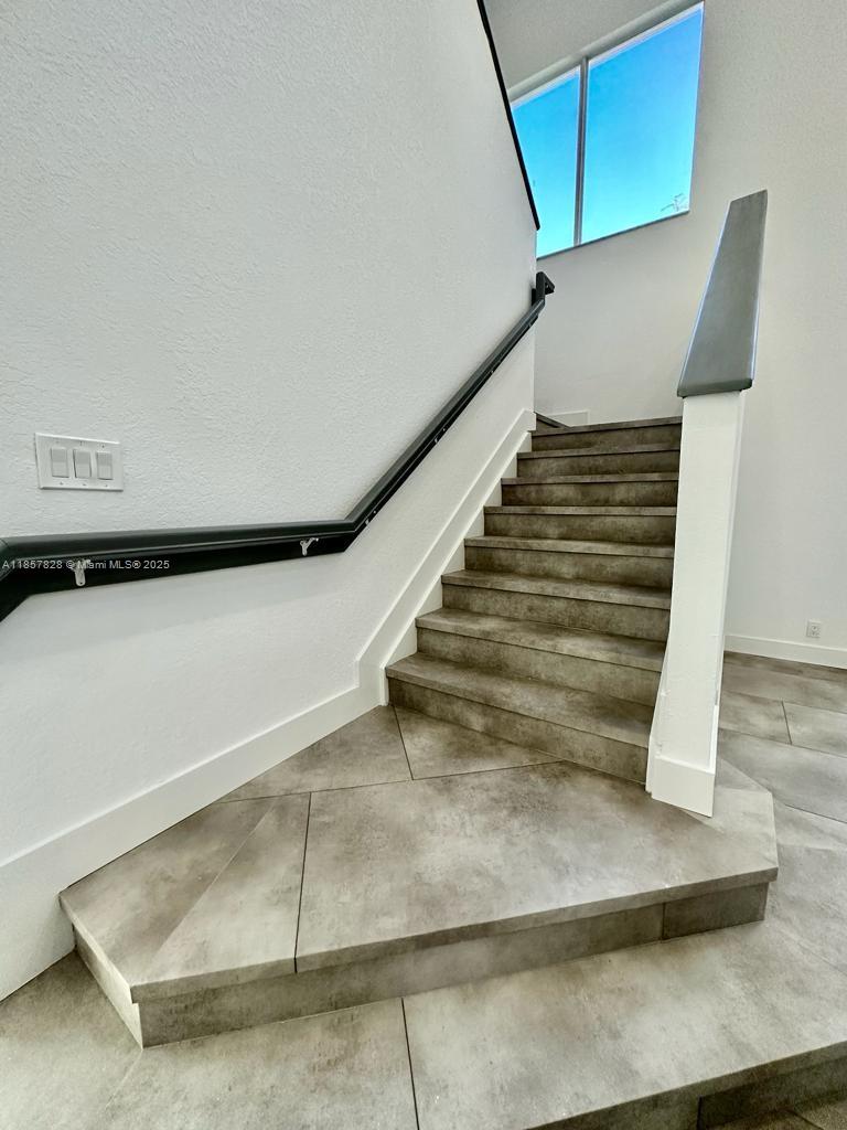 1887 Harbor View Cir