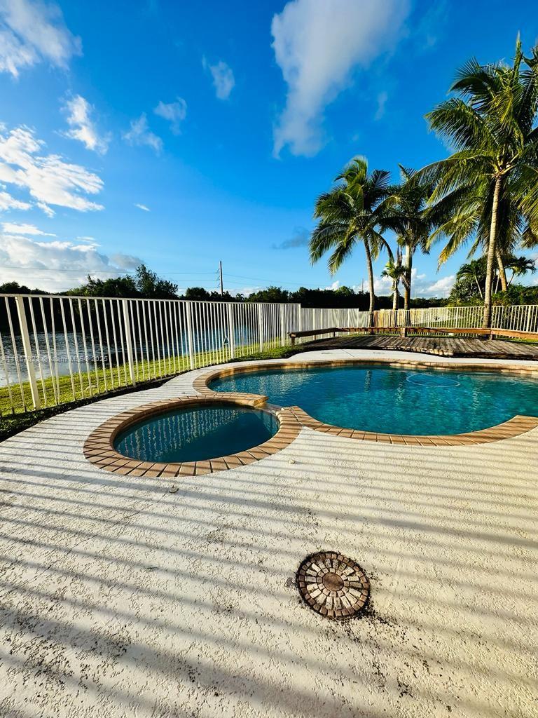 1887 Harbor View Cir
