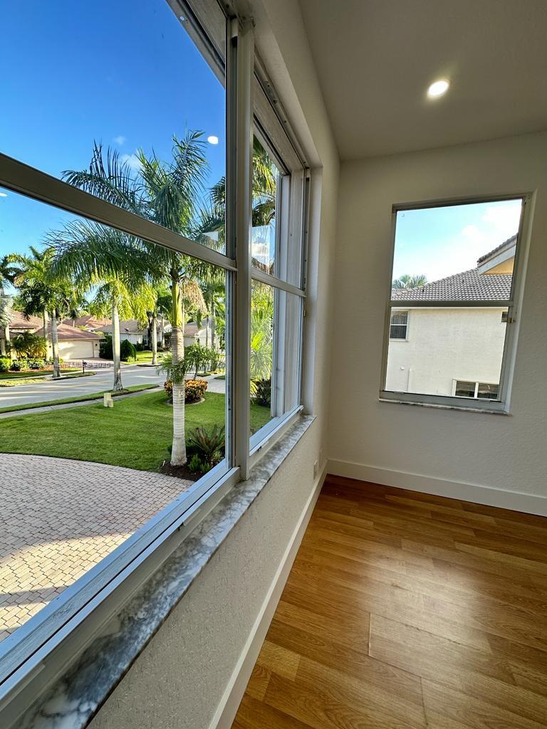 1887 Harbor View Cir